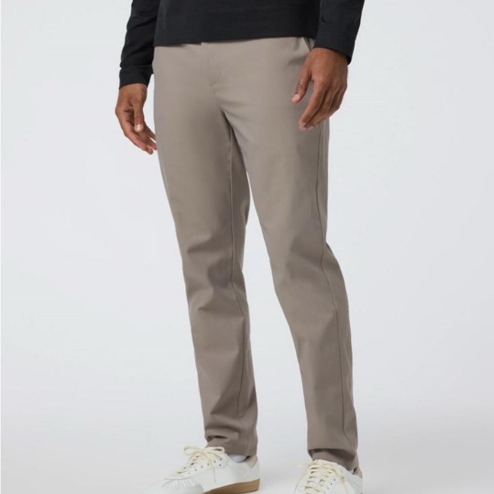 Vuori  men’s Cascade Tech Chino Pants  Mocha size 34X30